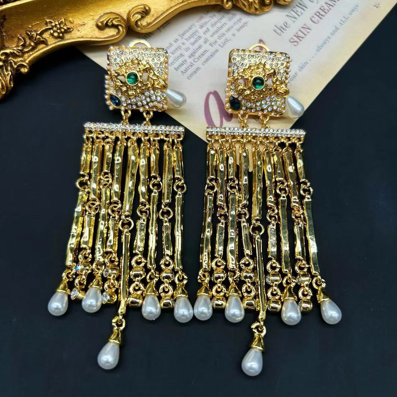 eye earrings